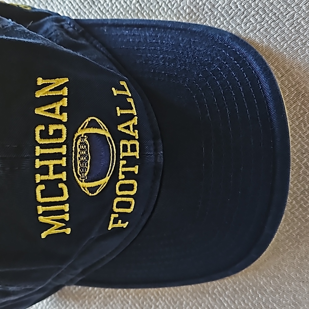 🏈 Michigan Football 🏈 adidas Embroidered Baseball Hat 🧢